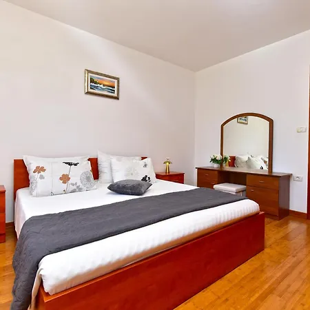 Apartmán Danica 2433 *
