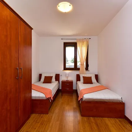 Apartmán Danica 2433 *